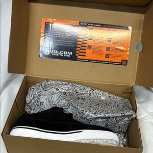 Volcom Black and White blue true work comp toe metal free slip resistant Shoes